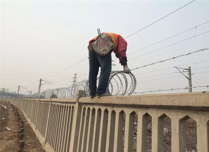 刀片刺繩安裝 刀片刺繩安裝