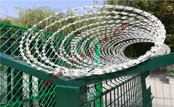 防盜鐵絲網(wǎng)安裝 防盜鐵絲網(wǎng)安裝