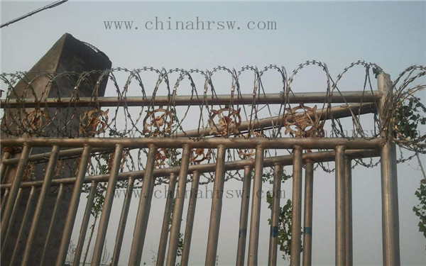 帶刺鐵絲網(wǎng) 帶刺鐵絲網(wǎng)