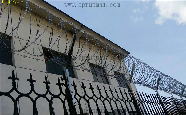 刺絲滾籠安裝注意事項 刺絲滾籠安裝注意事項