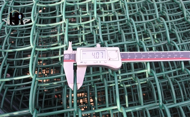 影響鍍鋅刺繩防護網(wǎng)性能的幾個因素 影響鍍鋅刺繩防護網(wǎng)性能的幾個因素